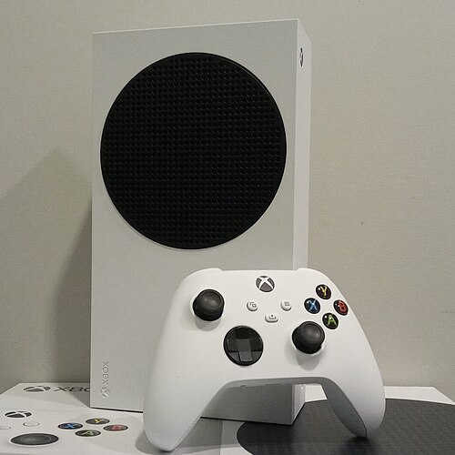 Xbox Series S blanca con mando. El contenido exacto de una compra depende del anuncio.